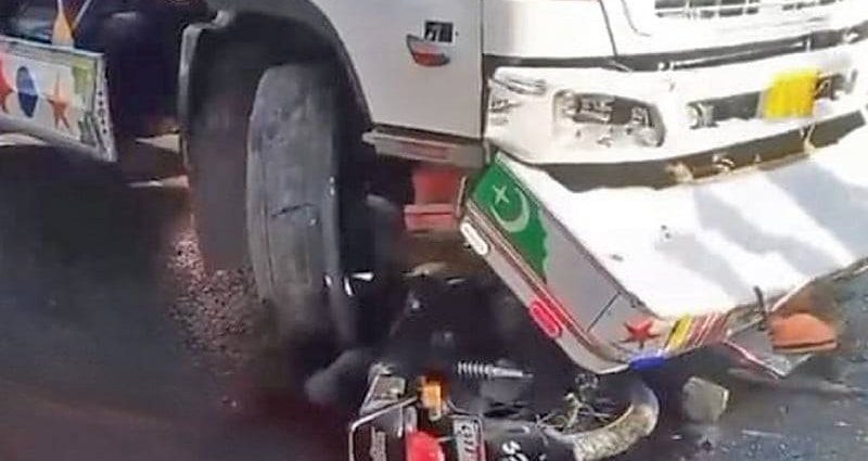 Water tanker kills couple unborn child in karachi 